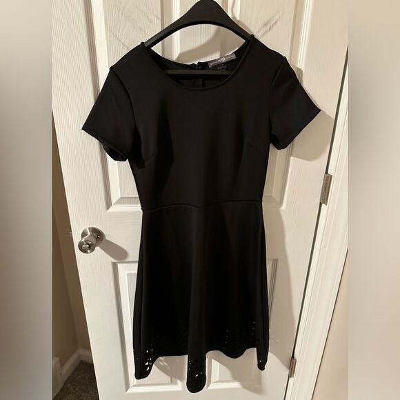 Signature Collection Black Short  Sleeve Dress - Medium Cut out hem - Picture 1 of 6